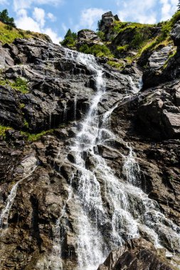 Iezerului Şelalesi olarak da bilinen Capra Şelalesi, Fgras Dağları 'nın güney yamacında, Transfagarasan' ın hemen yanında, Cabra Capra ve Balea Gölü arasında yer almaktadır. Romanya.