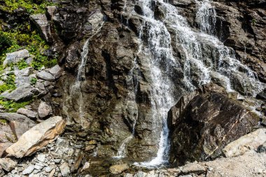 Iezerului Şelalesi olarak da bilinen Capra Şelalesi, Fgras Dağları 'nın güney yamacında, Transfagarasan' ın hemen yanında, Cabra Capra ve Balea Gölü arasında yer almaktadır. Romanya.