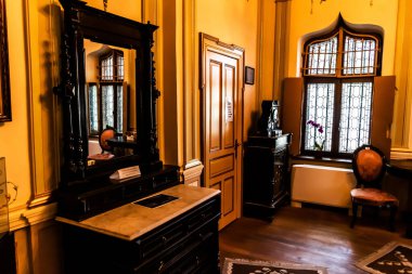 CAMPINA, ROMANIA - 24 Eylül 2023: Iulia Hasdeu Şatosu bir şato biçimindeki mimari bir hevestir. Müze, Bogdan Petriceicu Hasdeu 'nun kızı Iulia Hasdeu' nun anısına inşa edildi..