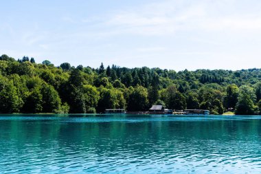 Plitvice Lakes Ulusal Parkı, Hırvatistan 'ın en eski ve en büyük ulusal parklarından biri..
