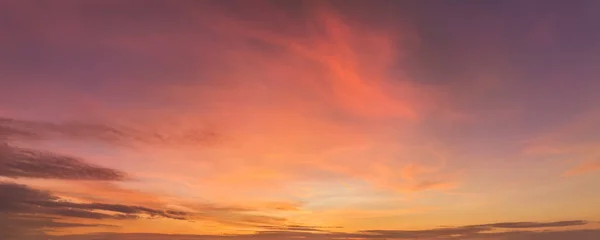 Воздушный Панорамный Вид Красочное Розовое Красное Вечернее Небо Препятствий Спереди — стоковое фото