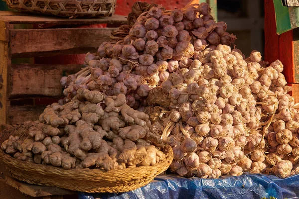 Street Market Heaps Garlic Ginger Sale Madagascar Food Authentic Madagascar — Stock Photo, Image