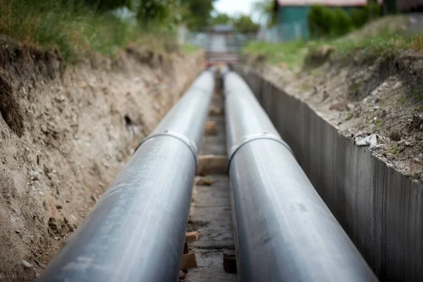 Önceden izole edilmiş sıcak su boruları. Konutlardaki ısıtma şebekesinin yeşillendirilmesi. Isı kaynağı verimliliği. İnşaat devam ediyor. Sıcak suda enerji..