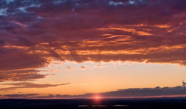 Воздушный Панорамный Вид Красочные Оранжевые Солнечные Облака Розовое Красное Вечернее — стоковое фото