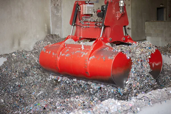 Red Bridge Crane Grab Waste Derived Fuel Handling Processing Municipal — Stock Photo, Image