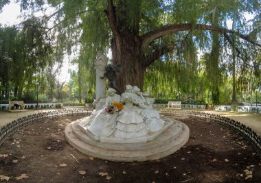 Sevilla şehrindeki şair Gustavo Adolfo Becquer 'e adanmış anıt.
