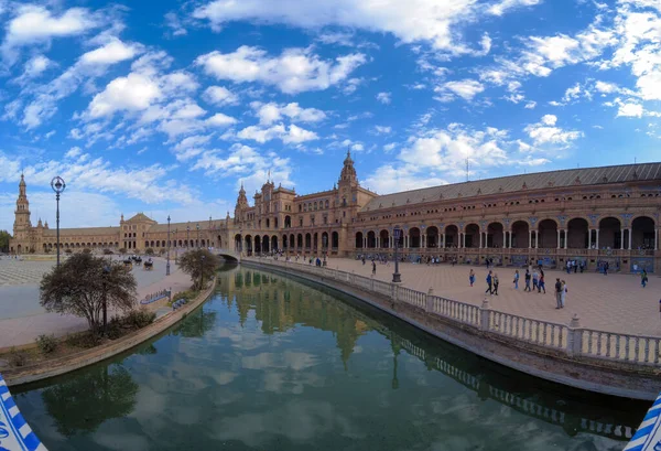 İspanya 'nın Sevilla, Endülüs meydanının panoramik manzarası