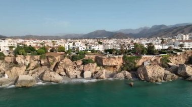 Nerja belediyesinin Avrupa, İspanya 'nın Balkon Bölgesi kıyısı manzarası