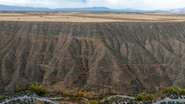İspanya, Gorafe 'deki çöl kanyonlarının havadan görünüşü
