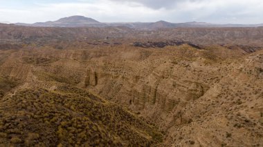İspanya, Gorafe 'deki çöl kanyonlarının havadan görünüşü