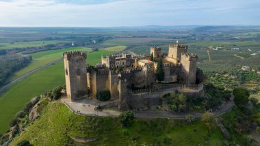 İspanya 'nın Almodovar nehrine bağlı Floresta Kalesi