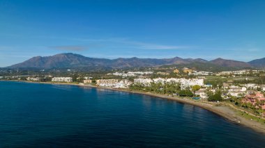 Estepona, Endülüs sahilindeki Guadalmansa plajı manzarası