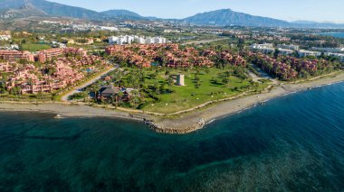 Estepona, Endülüs sahilindeki Guadalmansa plajı manzarası