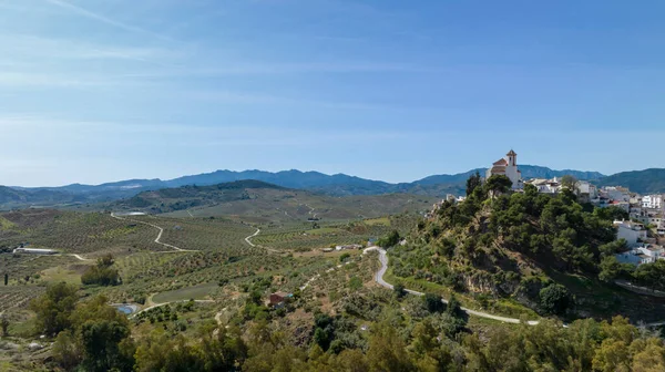 Andalusia Sierra Las Nieves国家公园地区Alozaina村的航空图 图库照片
