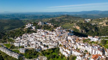 İspanya 'nın Malaga eyaletindeki güzel beyaz Casares köyünün manzarası