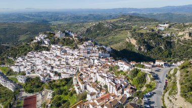 İspanya 'nın Malaga eyaletindeki güzel beyaz Casares köyünün manzarası.
