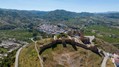 Endülüs 'ün Malaga ilindeki Alora Kalesi manzarası