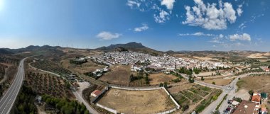 Endülüs 'ün Malaga iline bağlı Ardales belediyesi