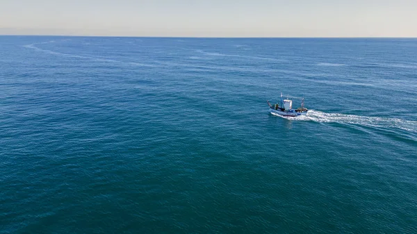 Malý Rybářský Člun Rybolov Pobřeží Středozemního Moře — Stock fotografie
