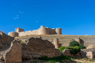 İspanya 'nın Soria eyaletindeki Berlanga de Duero şatosunun güzel manzarası