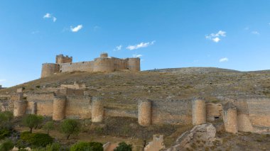İspanya 'nın Soria eyaletindeki Berlanga de Duero şatosunun güzel manzarası.