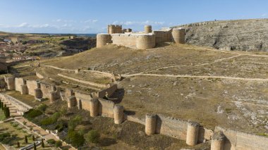 İspanya 'nın Soria eyaletindeki Berlanga de Duero şatosunun güzel manzarası