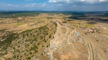 İspanya 'nın Soria ilindeki Gormaz halife kalesinin manzarası