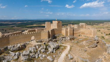 İspanya 'nın Soria ilindeki Gormaz halife kalesinin manzarası