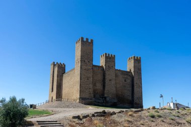 İspanya 'nın Aragon özerk bölgesinde bulunan Sdaba Kalesi