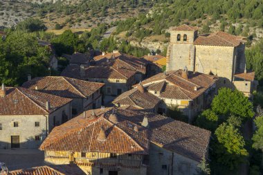 İspanya 'nın Soria eyaletindeki güzel ortaçağ köyü Calataazor manzarası