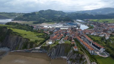 İspanya 'nın Bask ülkesindeki Zumaya belediyesinin hava manzarası.