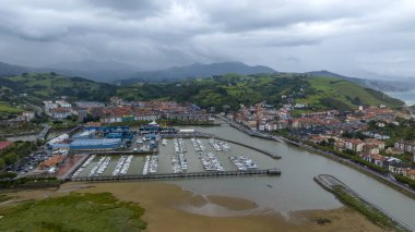 İspanya 'nın Bask ülkesindeki Zumaya belediyesinin hava manzarası.