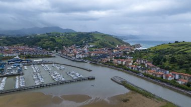 İspanya 'nın Bask ülkesindeki Zumaya belediyesinin hava manzarası.