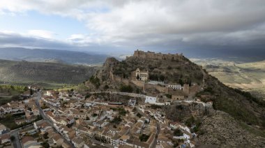 İspanya 'nın Granada eyaletindeki Mocln belediyesinin hava manzarası.