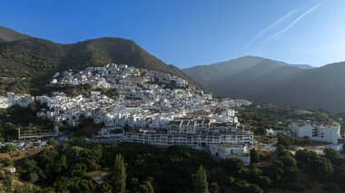 Endülüs 'ün Malaga ilindeki Ojen belediyesinin hava manzarası.