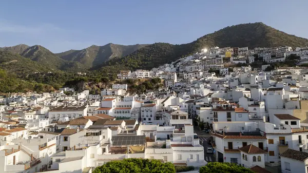 Endülüs 'ün Malaga ilindeki Ojen belediyesinin hava manzarası.