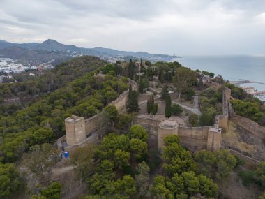 Endülüs 'ün Malaga kentindeki İslam döneminden güzel Gibralfaro şatosunun manzarası