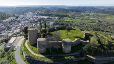İspanya 'nın Seville eyaletindeki Konstantin kalesinin manzarası.