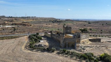 Marchenilla 'nın Alcal de Guadara, Sevilla' daki kalesinin havadan görüntüsü.