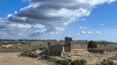 Marchenilla 'nın Alcal de Guadara, Sevilla' daki kalesinin havadan görüntüsü.