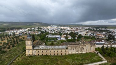 San Isidoro del Campo Manastırı 'nın bir zamanlar Endülüs' ün Santipo belediyesindeki hava manzarası.