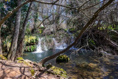 Seville ilinin San Nicols del Puerto belediyesine bağlı nehir yolu del huznar 'dır..