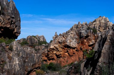 Cerro del Hierro 'nun Sierra Norte de Sevilla doğal parkındaki görüntüsü, İspanya