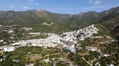 Endülüs 'ün Malaga ilindeki Ojen belediyesinin hava manzarası.