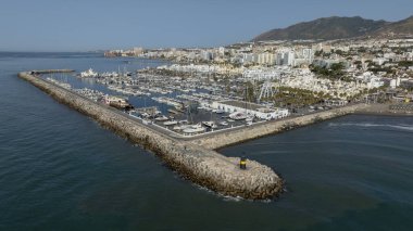 Benalmdena belediyesine bağlı Port Marina İHA 'nın gözünden, İspanya