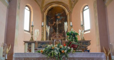 Miramare Italy 26 Haziran 2022: Kilise düğün töreni için dekore edildi