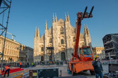 Milano Italia 4 dicembre 2019: Milano 'da yıl sonu konseri için sahne işçileri