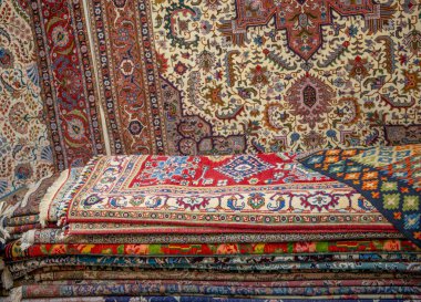 Satılık renkli halılar