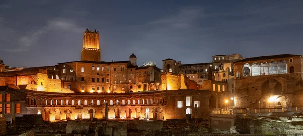 Roma Italia Marzo 2023 Fori Imperiali Iluminado Sitio Arqueológico Antigua Imágenes De Stock Sin Royalties Gratis