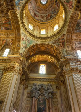 Roma İtalya 16 Mart 2023: Basilica Sant 'Andrea della Valle Roma' nın tarihi merkezinde mimari ilgi çeken bir yer